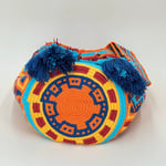 Sac à bandoulière tissé à la main par des tisserandes de la communauté indigène Wayuu en Colombie. Issu du commerce équitable et dans une démarche de Slow-Fashion.