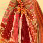 Sac à bandoulière, tissé à la main par des tisserandes de la communauté Wayuu en Colombie. 