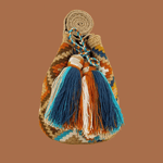 Sac bandoulière mochila femme et homme, tissé à la main par des tisserandes de la communauté Wayuu en Colombie. Issu d'une mode éthique et slow-fashion.
