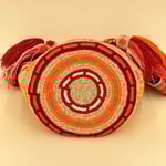 Sac à bandoulière, tissé à la main par des tisserandes de la communauté Wayuu en Colombie. 