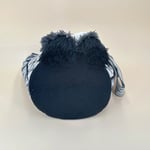 Sac à bandoulière tissé à la main par des tisserandes de la communauté indigène Wayuu en Colombie. Issu du commerce équitable et dans une démarche de Slow-Fashion.