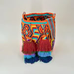 Sac à bandoulière tissé à la main par des tisserandes de la communauté indigène Wayuu en Colombie. Issu du commerce équitable et dans une démarche de Slow-Fashion.
