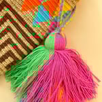 Sac à bandoulière tissé à la main par des tisserandes de la communauté Wayuu en Colombie - sac issu du commerce équitable et dans une démarche de slow fashion.