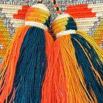 Sac à bandoulière, tissé à la main par des tisserandes de la communauté indigène Wayuu en Colombie. Sac issu du commerce équitable et dans une démarche de Slow-Fashion.