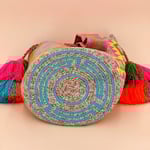 Sac à bandoulière, tissé à la main par des tisserandes de la communauté Wayuu en Colombie. 