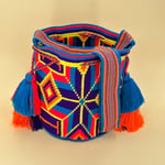 Sac à bandoulière tissé à la main par des tisserandes de la communauté Wayuu en Colombie - sac issu du commerce équitable et dans une démarche de slow fashion.