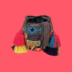 Petit sac bandoulière mochila femme et homme, tissé à la main par des tisserandes de la communauté Wayuu en Colombie. Issu d'une mode éthique et slow-fashion.