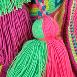 Sac à bandoulière, tissé à la main par des tisserandes de la communauté Wayuu en Colombie. 