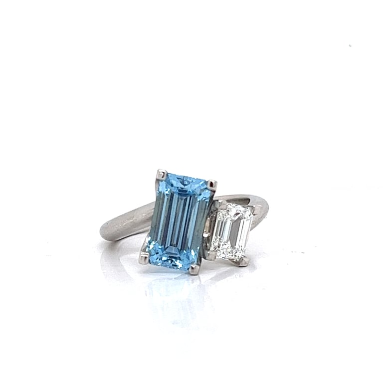 DDR2304016 &ndash; Dress Ring &ndash; 2ct Aquamarine and Diamond