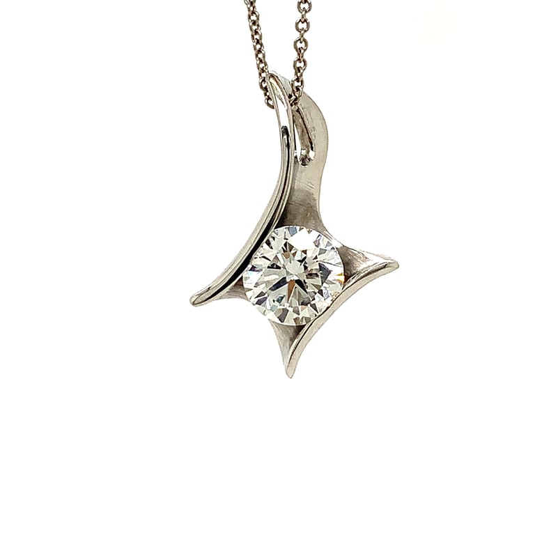 Cherie &ndash; 1ct Round Bar Set Diamond Pendant