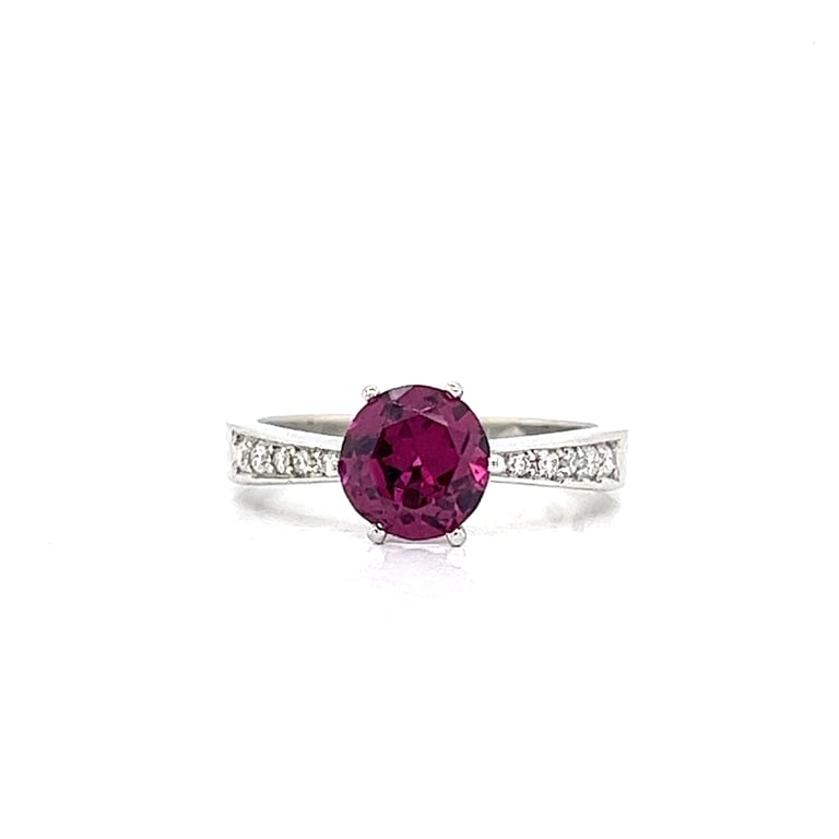 1.4ct Rhodolite Garnet Dress Ring