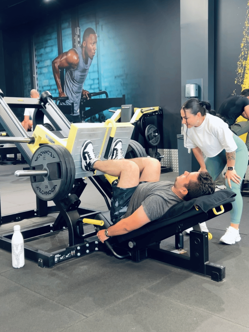 Programme d'entraînement personnalisé à distance avec suivi 5j/7 + rééquilibrage et suivi alimentaire