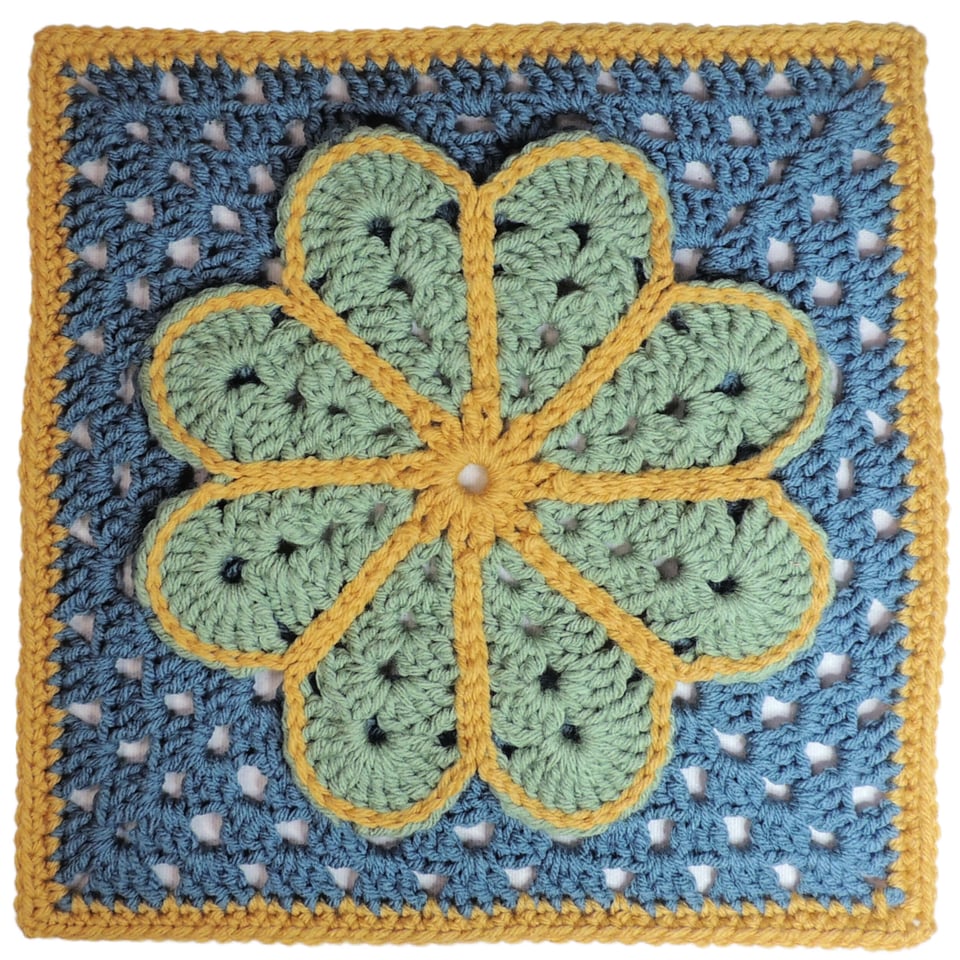 does anyone have a pattern for a 70s style flower granny square please? : r/ crochet